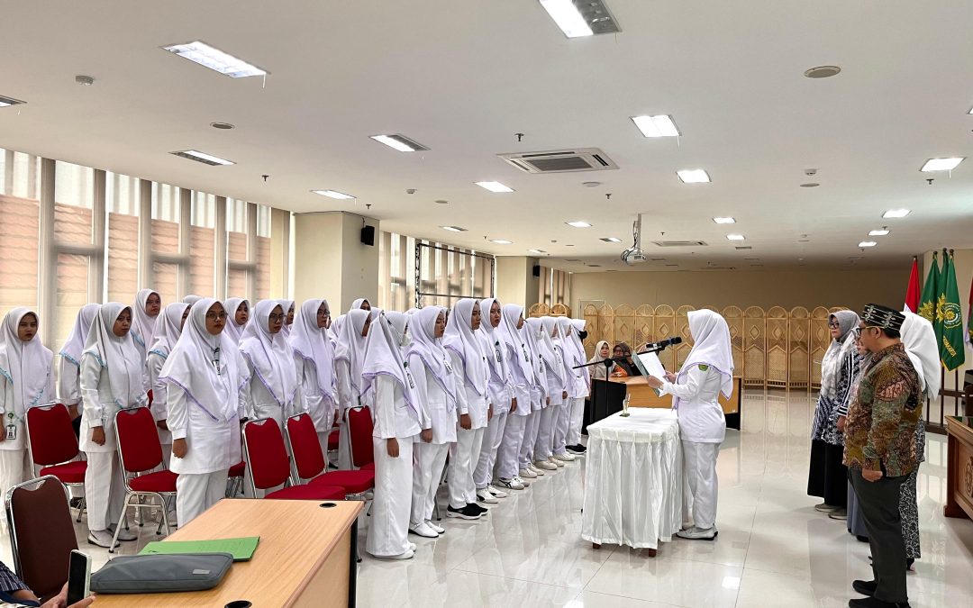 Angkat Janji Profesi Bidan Angkatan X, Teguhkan Komitmen Etika dan Profesionalisme